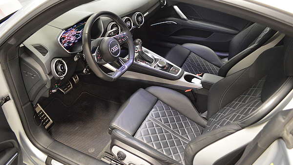 Audi TTS 8S silber Foto 9