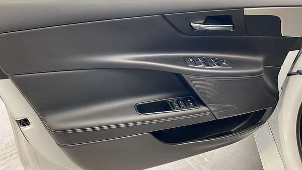 Jaguar XE 20d E-Performance Prestige Autom. Foto 13