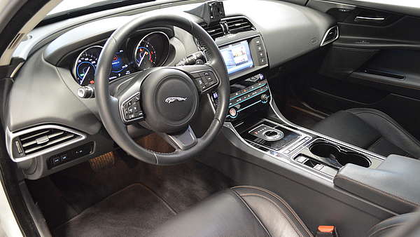 Jaguar XE 20d Prestige Autom. Foto 16
