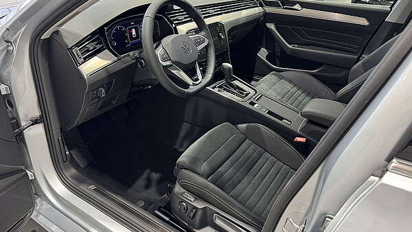 VW Passat Kombi 2.0 TDI DSG R-Line 2023 Nr.2 Foto 10