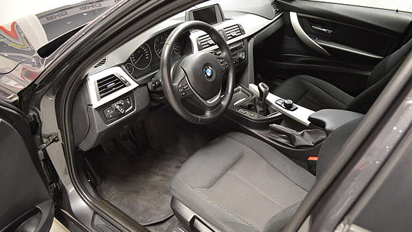 BMW 320d F30 Limo Foto 9