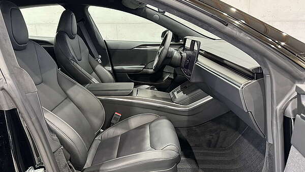 Tesla Model S Plaid (1020 PS) Foto 17