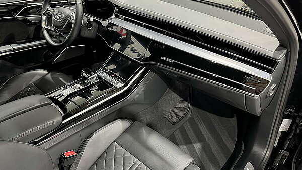 Audi A8 60 TFSI e PHEV Quattro Foto 23