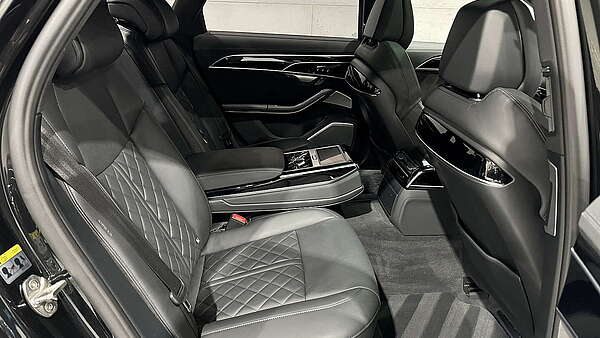 Audi A8 60 TFSI e PHEV Quattro Foto 25