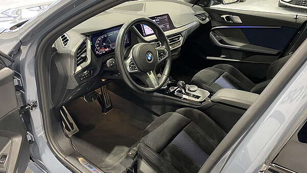 BMW M135i (F40) xDrive Autm. Storm Bay Foto 10