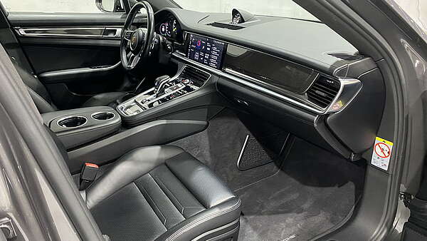 Porsche Panamera 4 e-Hybrid Sport Turismo Foto 24