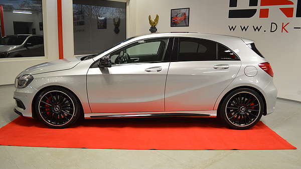 Mercedes A45 AMG silber Foto 2