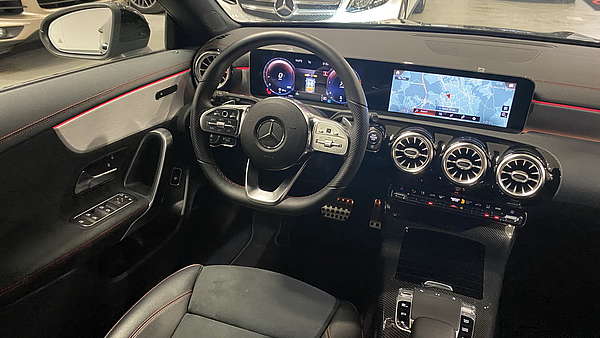 Mercedes CLA200d Shooting Brake AMG Line 2020 Foto 36