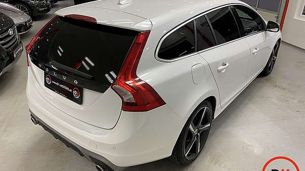 Volvo V60 D4 AWD Momentum R-Design Foto 4