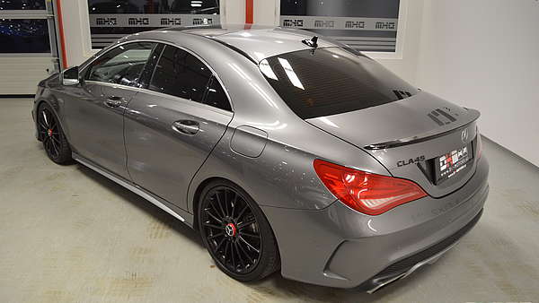 Mercedes CLA 45 AMG grau Foto 2