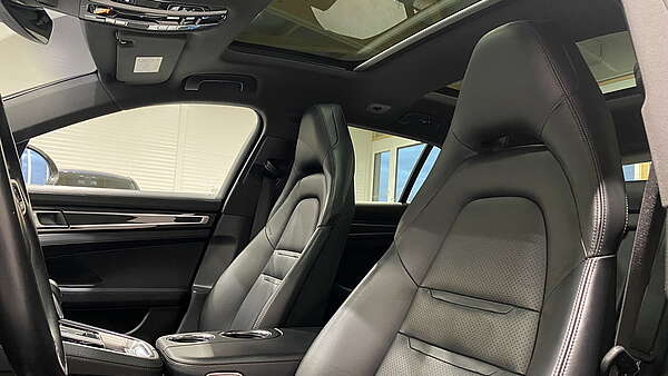 Porsche Panamera 4 e-Hybrid Sport Turismo Foto 19