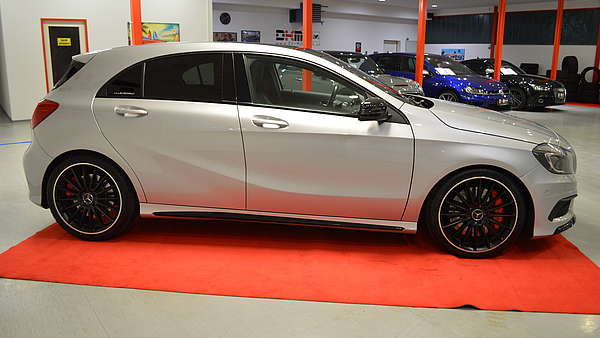 Mercedes A45 AMG silber Foto 5