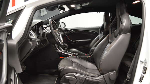 Opel Astra J OPC weiß Foto 11