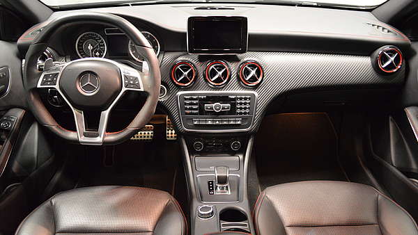 Mercedes A45 AMG silber Foto 9