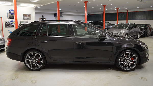 Skoda Octavia Combi RS 230 TSI DSG Foto 4