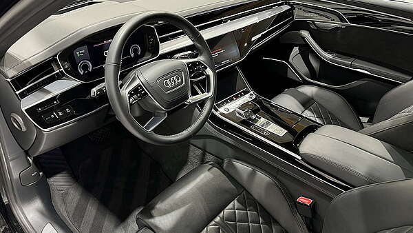 Audi A8 60 TFSI e PHEV Quattro Foto 17