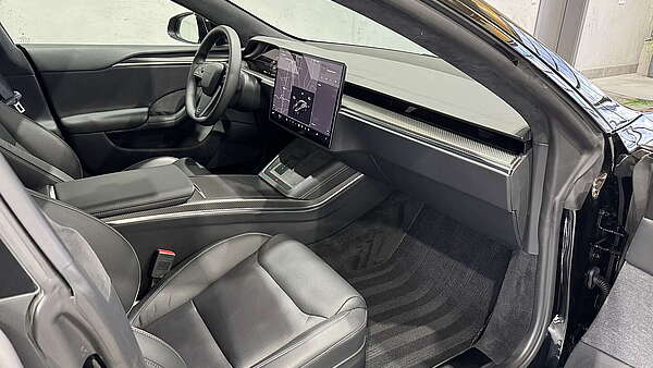 Tesla Model S Plaid (1020 PS) Foto 16