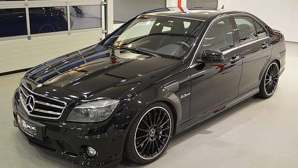 Mercedes C63 Limo schwarz Foto 1