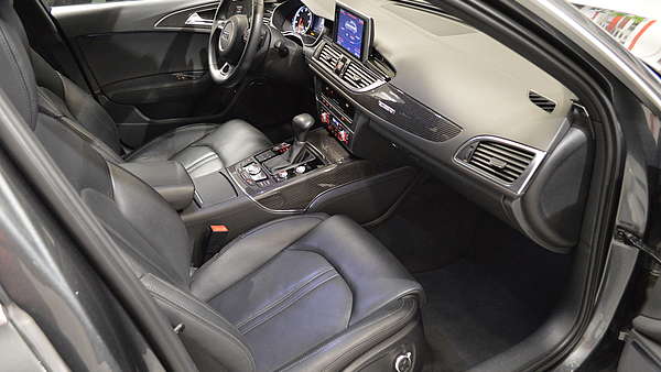 Audi RS6 Avant 4G grau Foto 11