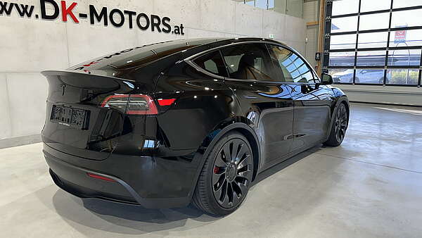 Tesla Model Y Performance All Black & Carbon Foto 2