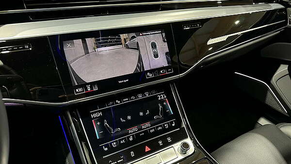 Audi A8 60 TFSI e PHEV Quattro Foto 45