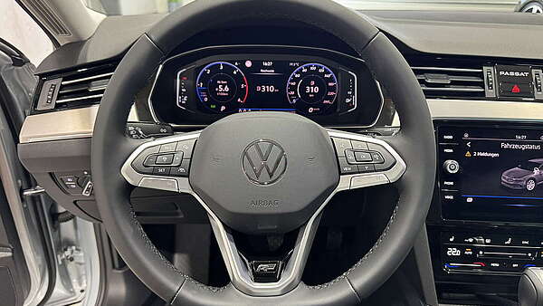VW Passat Kombi 2.0 TDI DSG R-Line 2023 Nr.2 Foto 24
