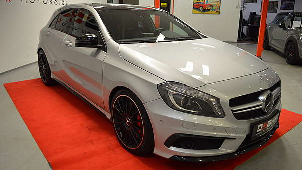 Mercedes A45 AMG silber Foto 6