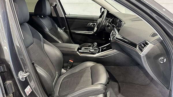 BMW 320i Touring (G21) Sport Line Aut. Foto 16