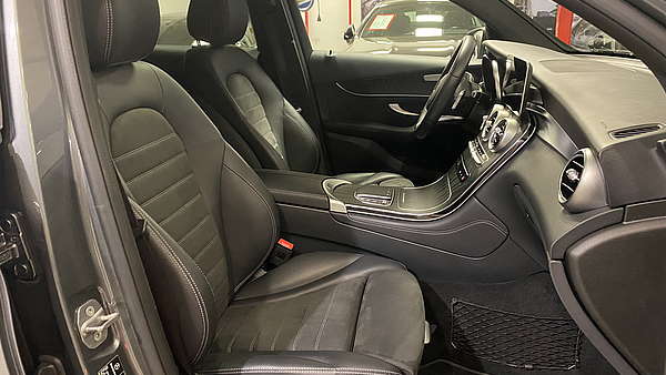 Mercedes GLC 220d 4Matic Coupe AMG Line (Facelift) Foto 23