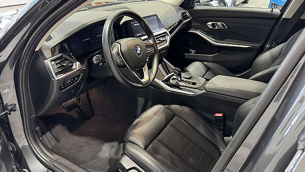 BMW 320i Touring (G21) Sport Line Aut. Foto 10