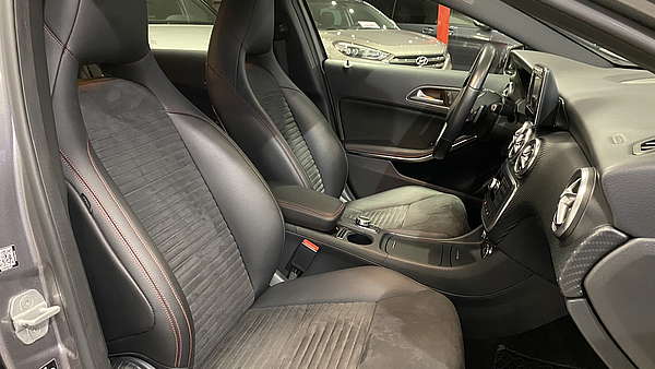 Mercedes A220 CDI AMG grau Foto 17