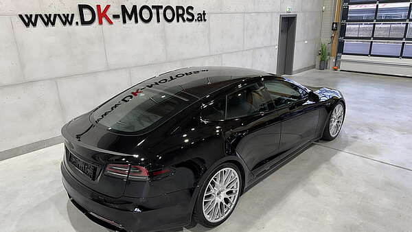 Tesla Model S Plaid (1020 PS) Foto 9