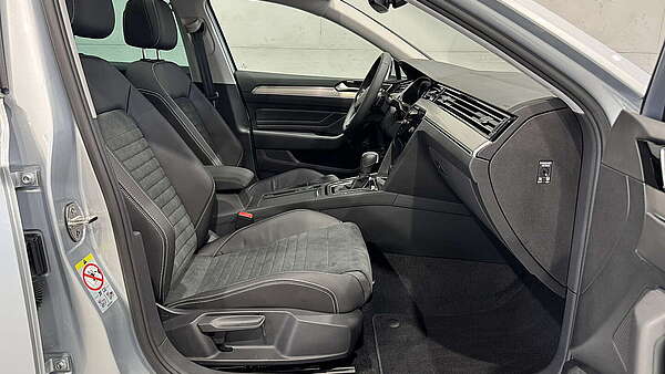 VW Passat Kombi 2.0 TDI DSG R-Line 2023 Nr.2 Foto 16