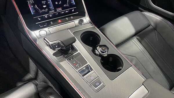Audi A6 Avant 45 TDI Sport Quattro All Black Foto 22