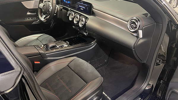 Mercedes CLA200d Shooting Brake AMG Line 2020 Foto 16