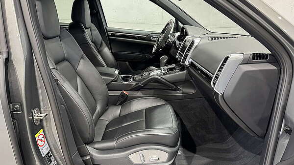Porsche Cayenne II FL 3.0 Diesel Sport Design Foto 19