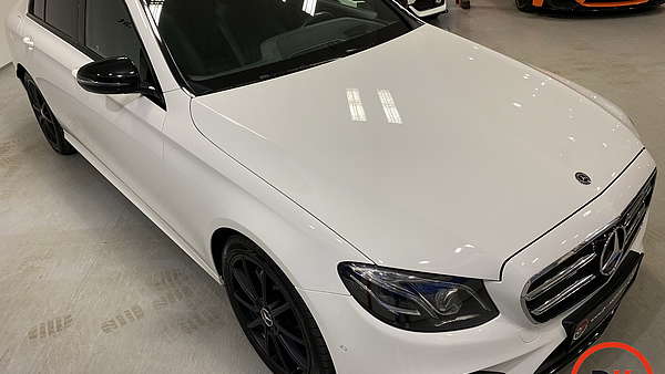 Mercedes E 220d 4Matic AMG Line Foto 6