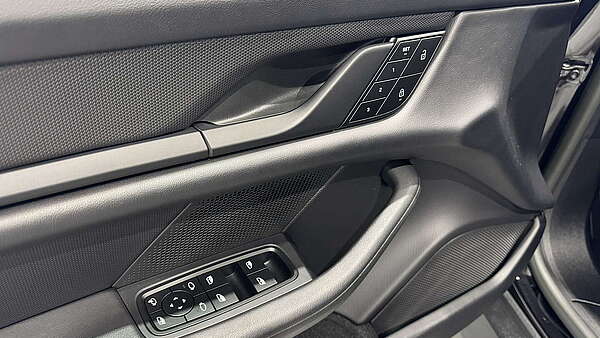 Porsche Taycan Basis Plus 83,7 kWh Foto 16