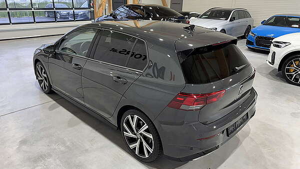 VW Golf 8 R-Line 1,5 TSI grau Foto 4
