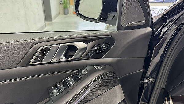 BMW X5 30d xDrive G05 M-Sport Carbon Schwarz 2022 Foto 19