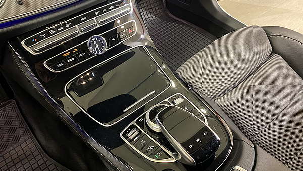 Mercedes E220d T Avantgarde Foto 19