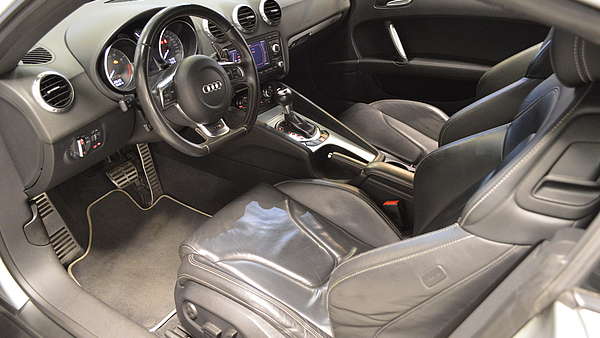Audi TTS 8J silber Foto 11