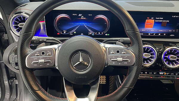 Mercedes CLA220d SB AMG Line Night Paket grau Foto 29