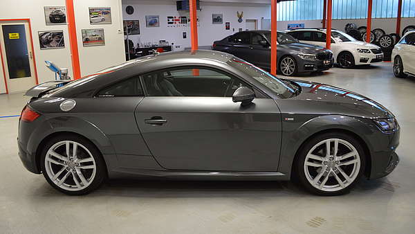 Audi TT 8S S-Line grau Foto 6