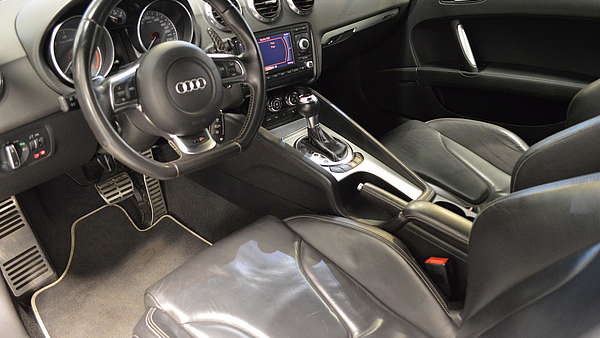 Audi TTS 8J silber Foto 9
