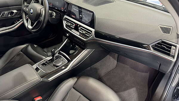 BMW 320i Touring (G21) Sport Line Aut. Foto 18