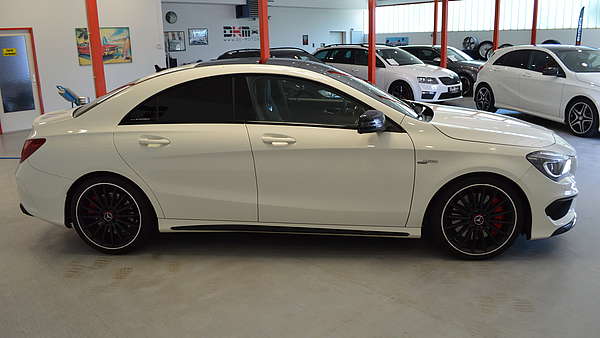 Mercedes CLA 45 AMG weiß Foto 5