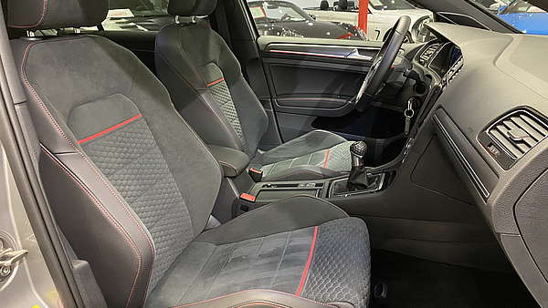 VW Golf 7 GTI Facelift Foto 21