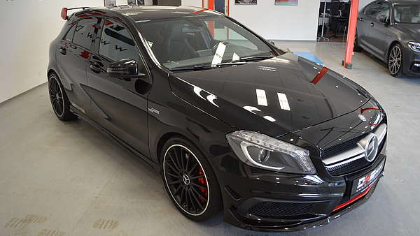 Mercedes A45 AMG schwarz Foto 6