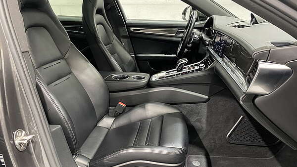 Porsche Panamera 4 e-Hybrid Sport Turismo Foto 29